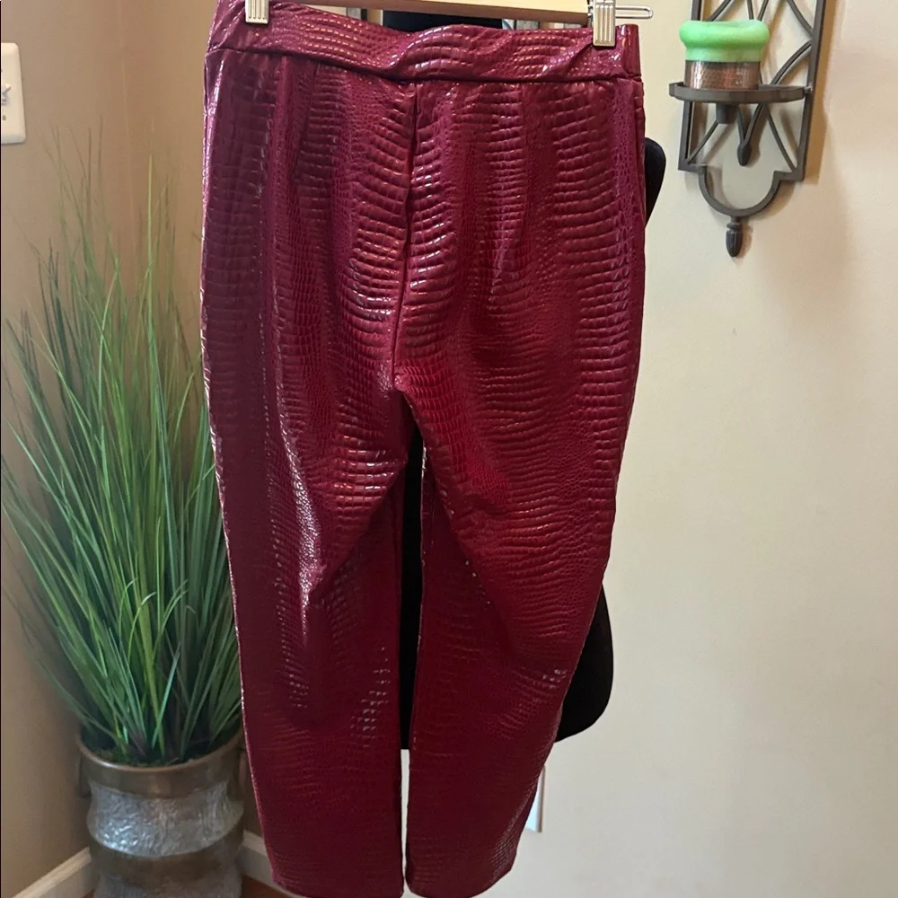 SHEIN Dark Red/Burgundy Crocodile-Embossed Cropped Leggings